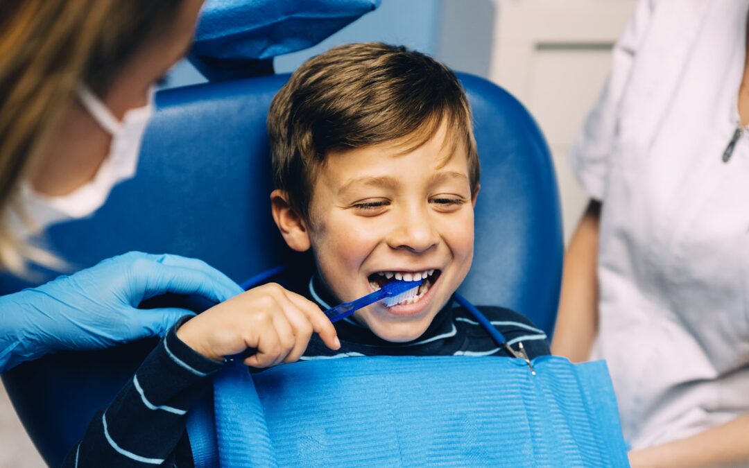 ¿A qué edad debe ir un niño al dentista?