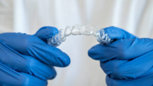 complementos-a-la-ortodoncia-invisible-invisalign